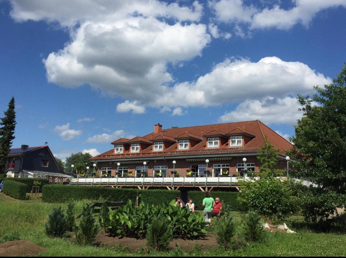 Hotel Und Restaurant Zum Bunten Hirsch Миров Екстериор снимка