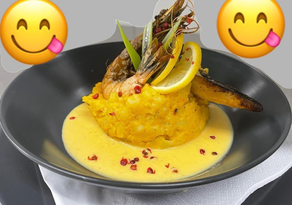 Hotel Und Restaurant Zum Bunten Hirsch Миров Екстериор снимка