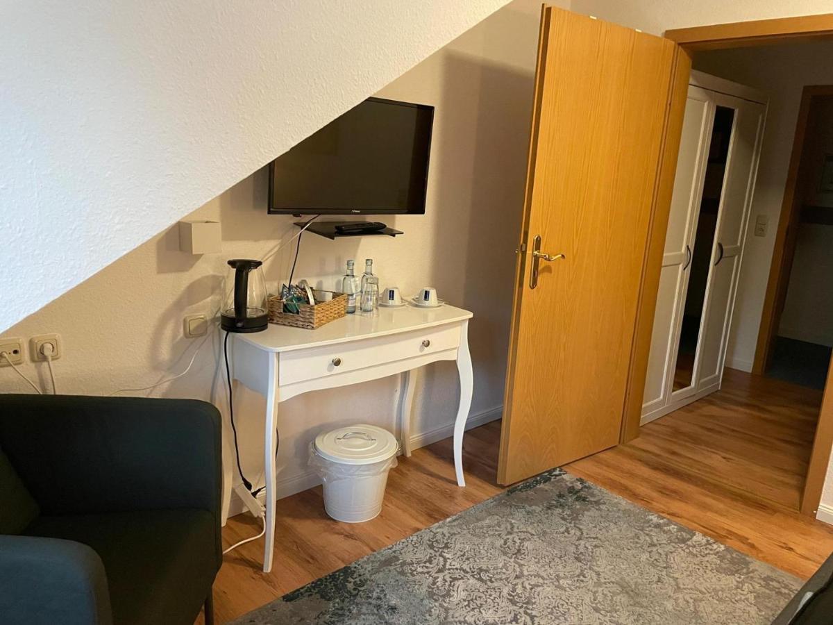 Hotel Und Restaurant Zum Bunten Hirsch Миров Екстериор снимка