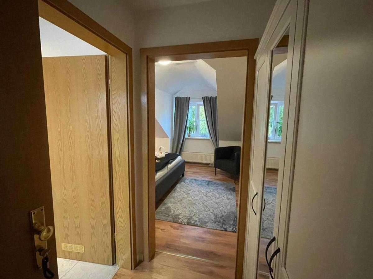 Hotel Und Restaurant Zum Bunten Hirsch Миров Екстериор снимка