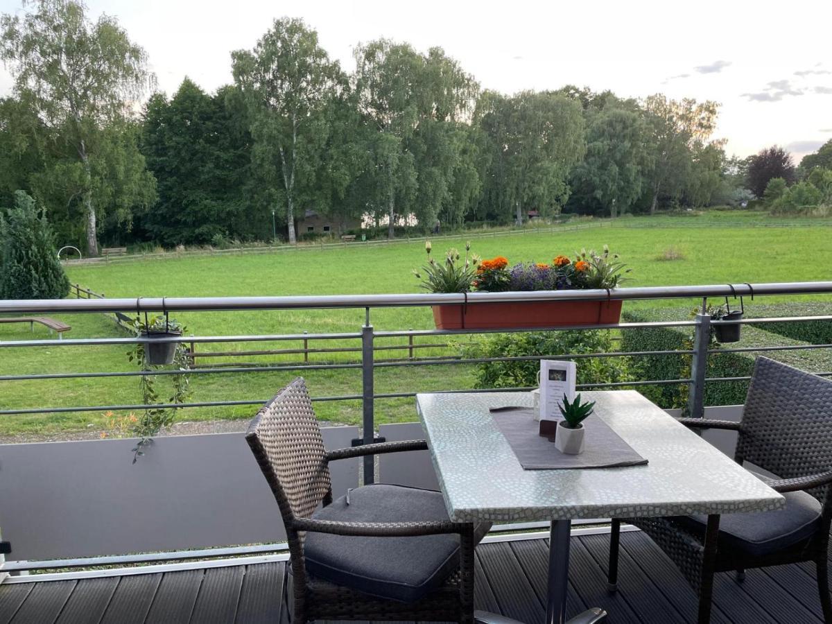 Hotel Und Restaurant Zum Bunten Hirsch Миров Екстериор снимка